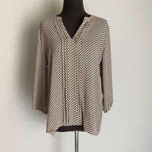 41 Hawthorn sz M geo print maurry pleat split neck blouse NWT